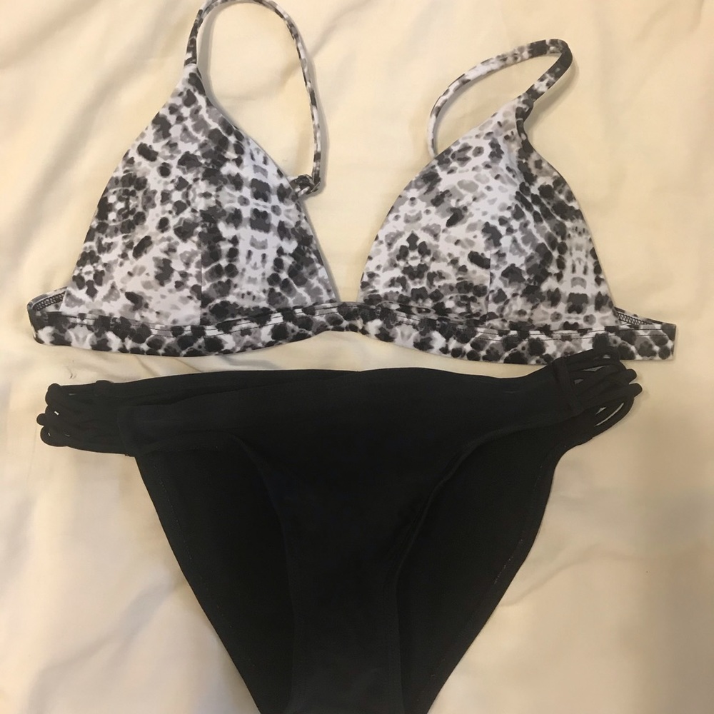 Hollister bikini top with bottoms